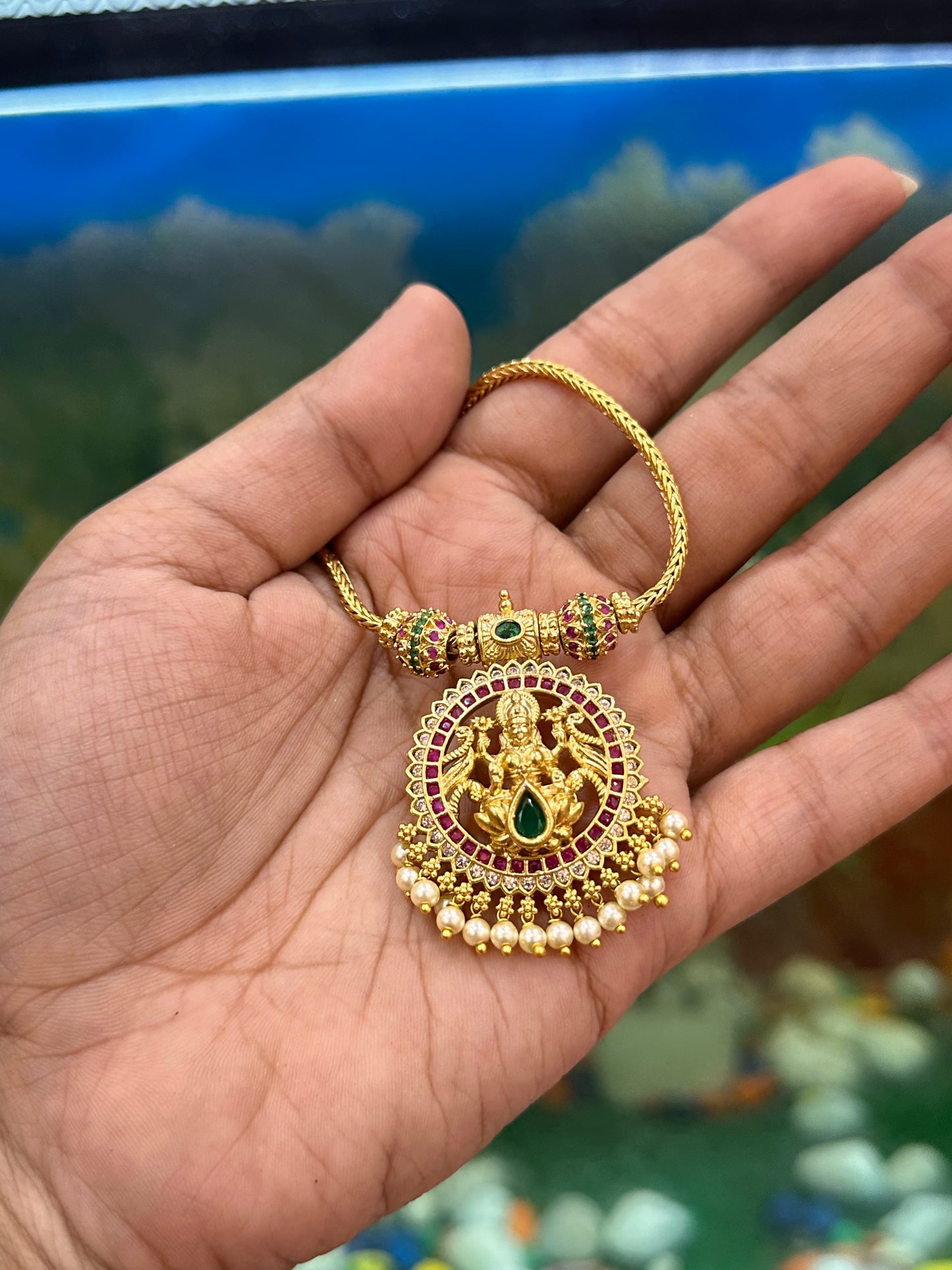Aparna Pendant Set