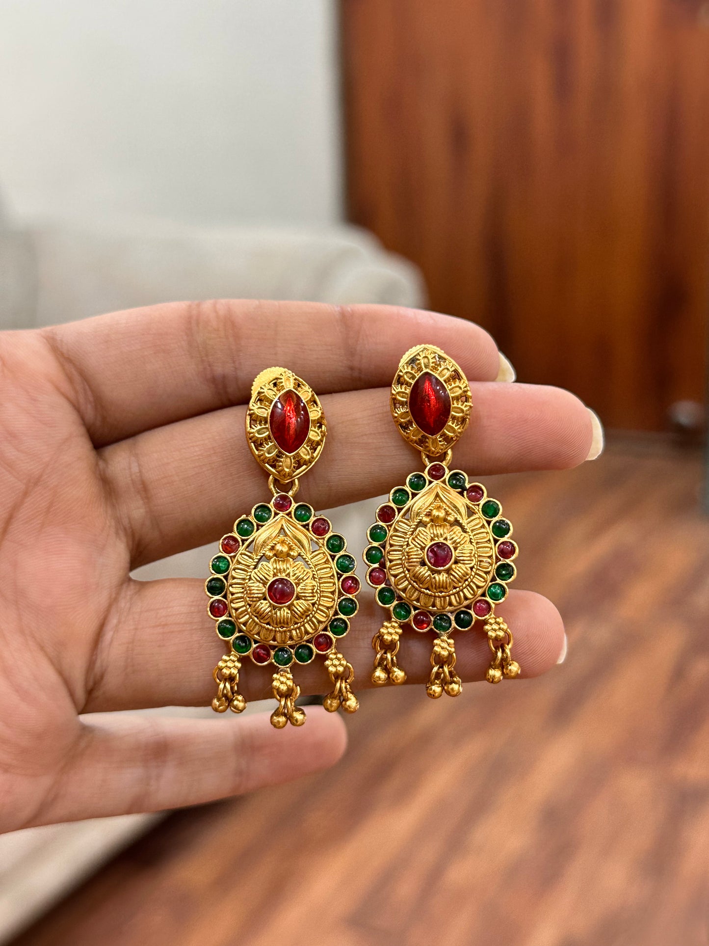 Jheel Red Jhumki