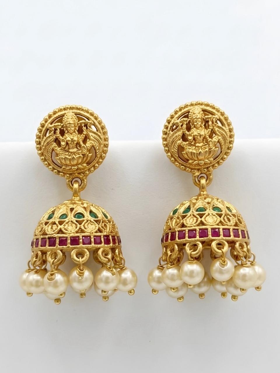 Aparna Pendant Set