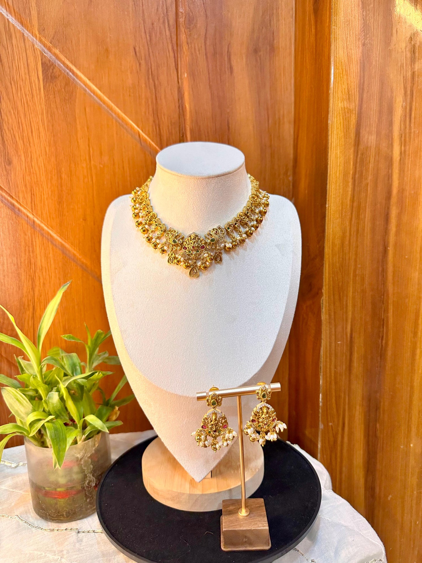 Haarika Gold Necklace Set