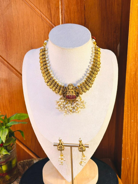 Pearl Necklace Set