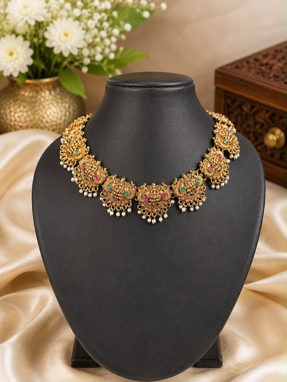 Veenapushp Necklace Set