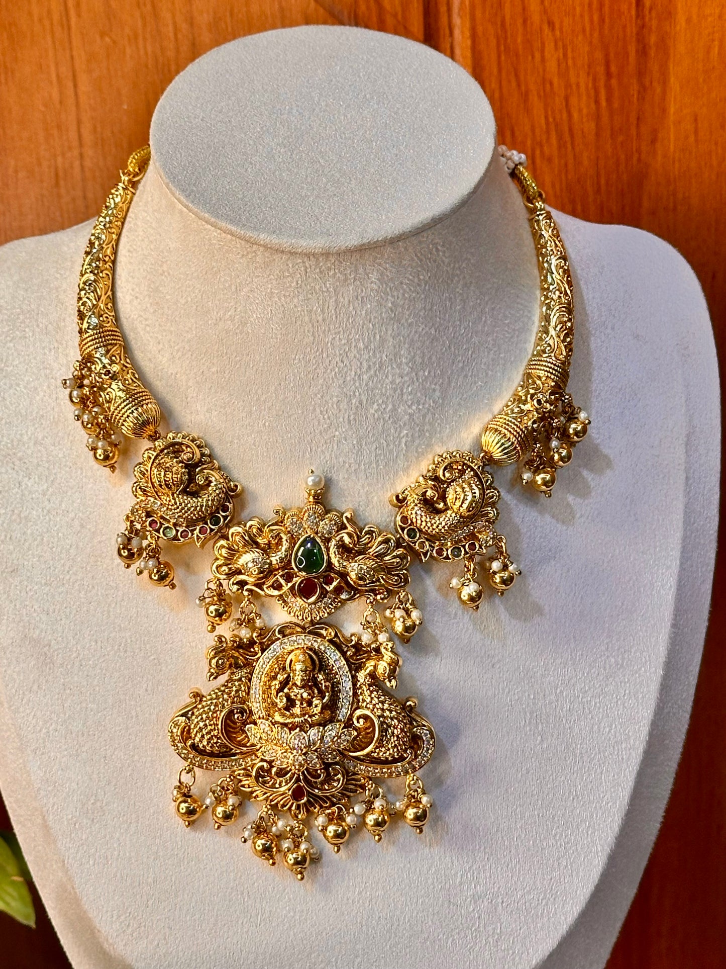 Suvarna Gold Necklace Set
