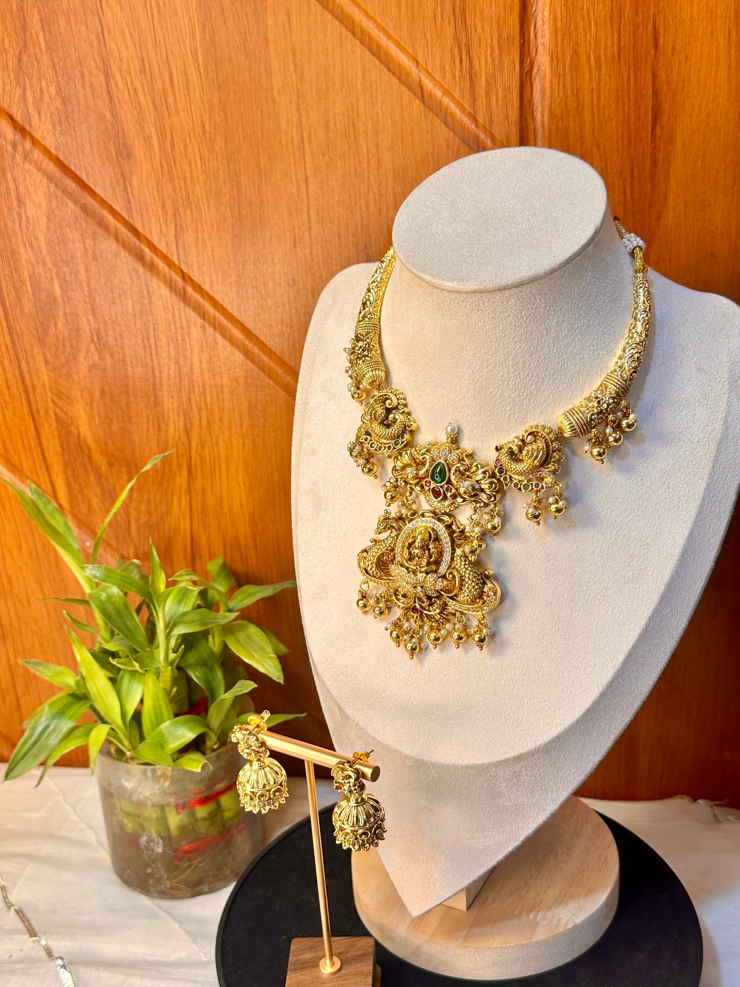 Suvarna Gold Necklace Set