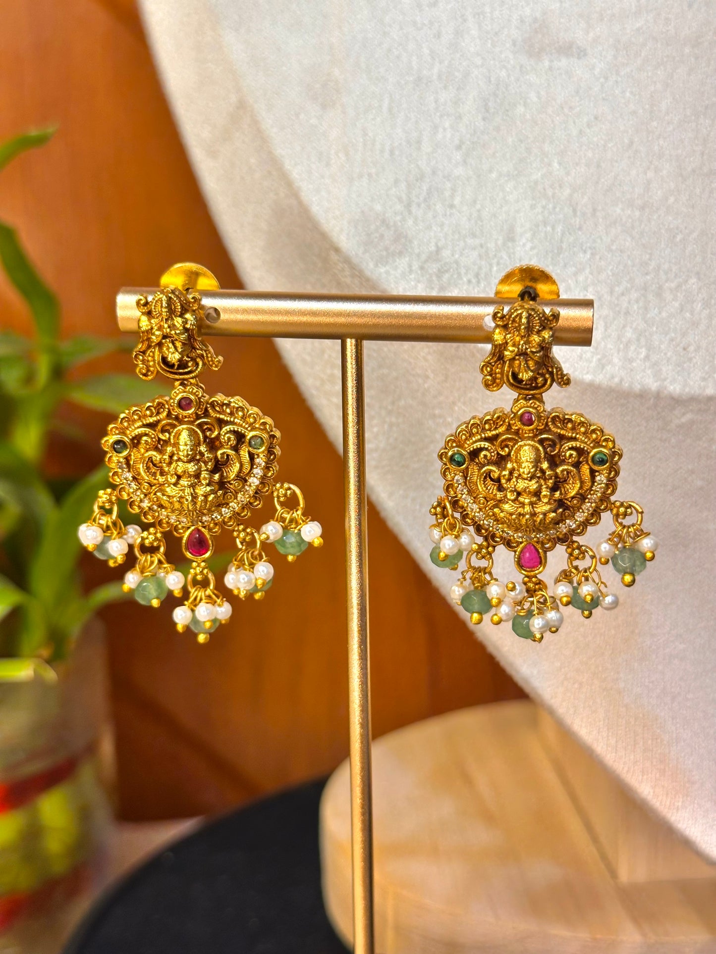 Mahapushp Matte Gold Necklace Set