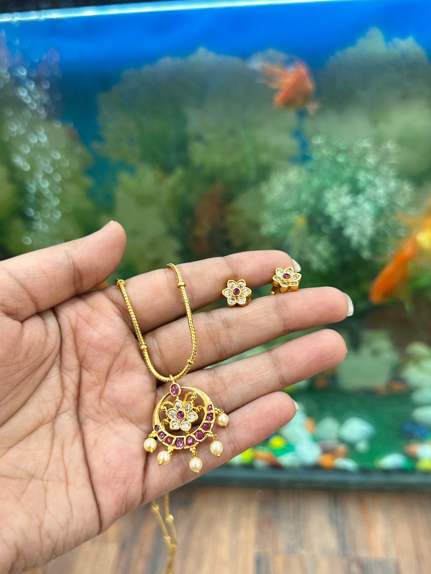 Kusum Chain Pendant Set