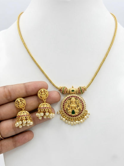 Aparna Pendant Set