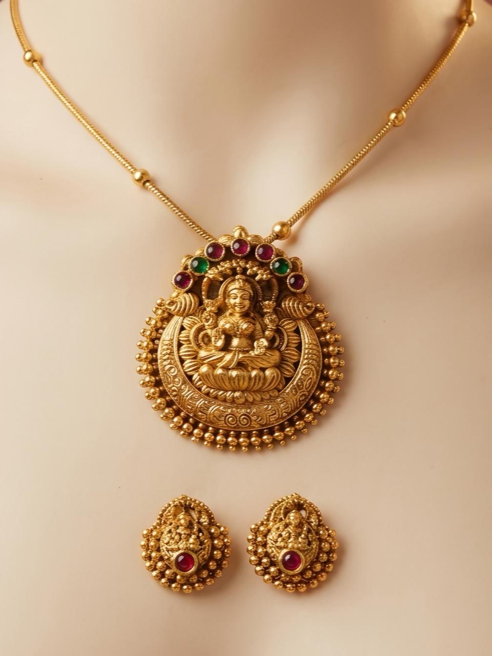 Kala Laxmi chain pendant set