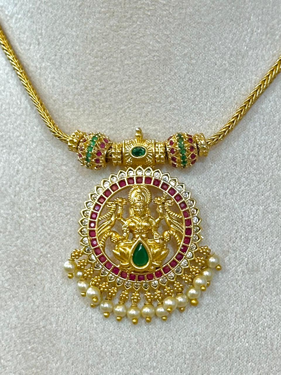 Aparna Pendant Set
