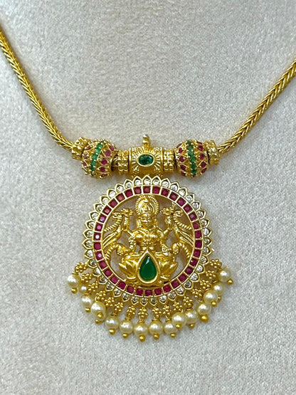 Aparna Pendant Set