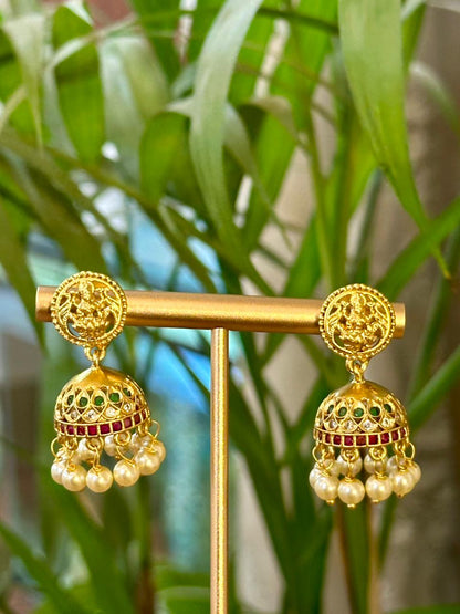 Aparna Pendant Set