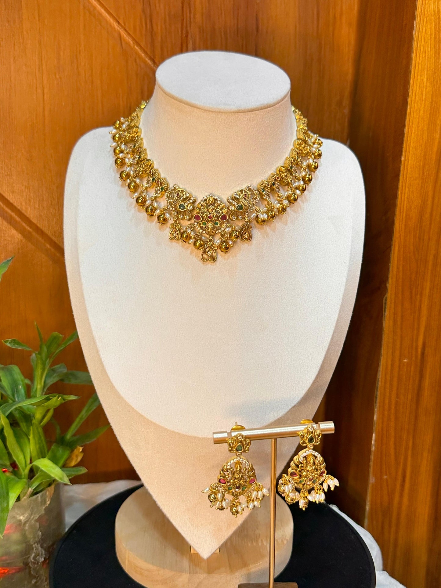 Haarika Gold Necklace Set