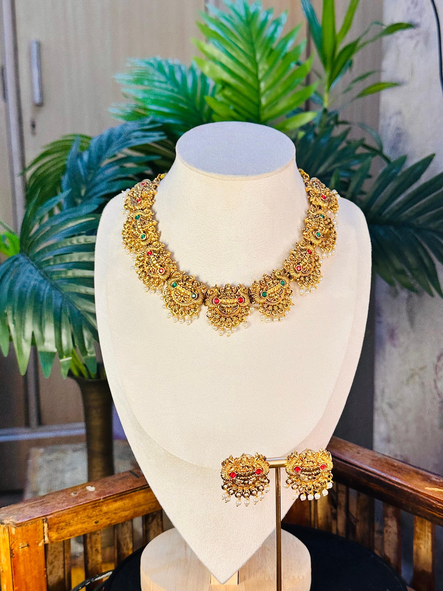 Veenapushp Necklace Set