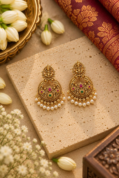 Vidhutha White Chandbali
