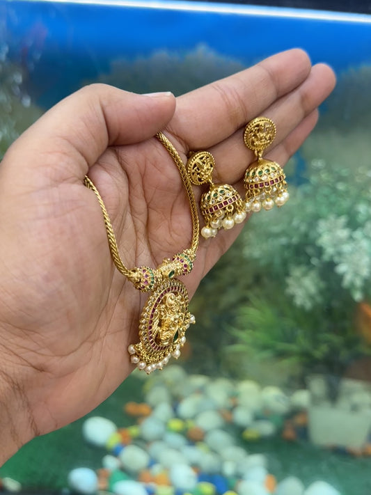 Aparna Pendant Set
